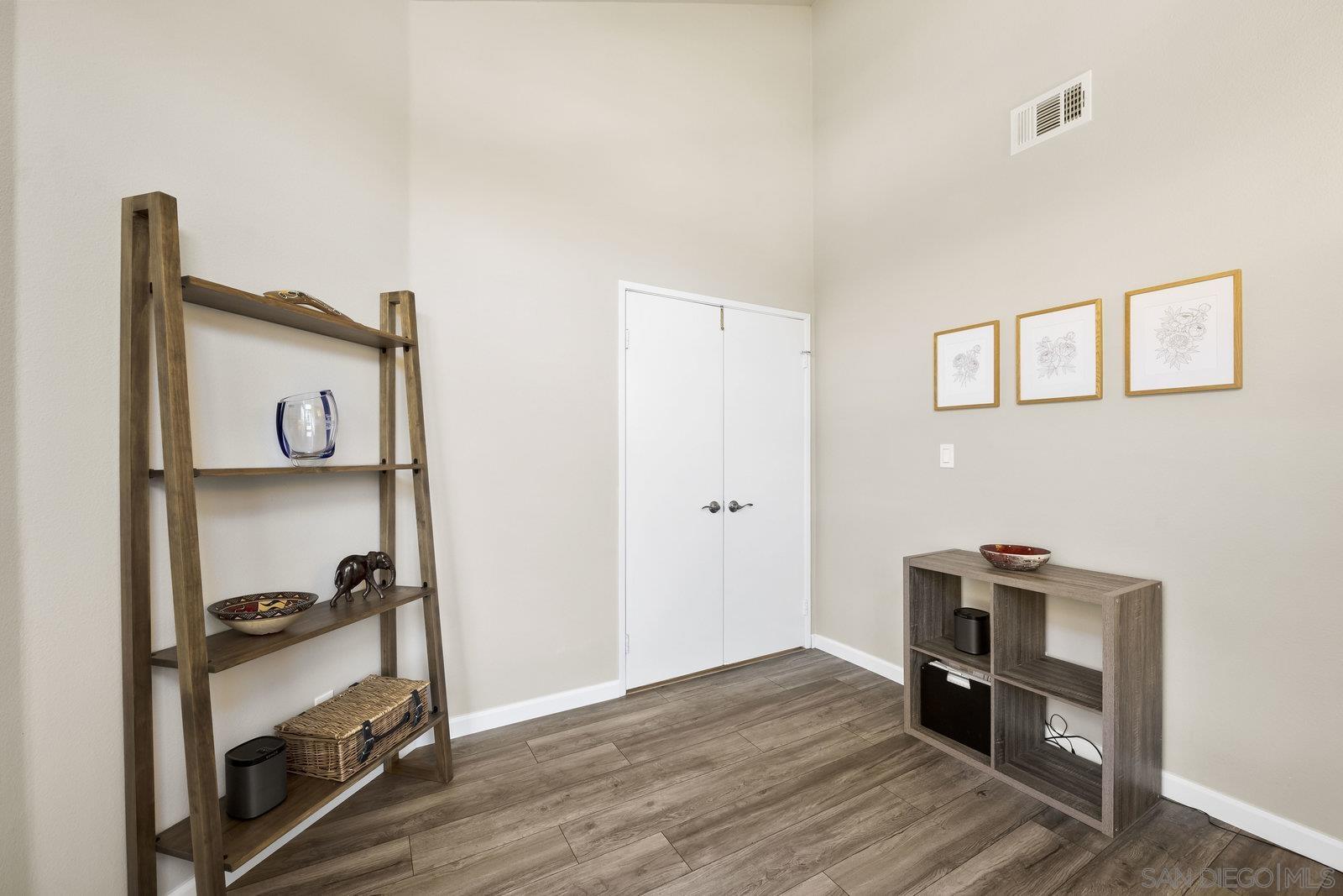 Detail Gallery Image 18 of 34 For 11781  Caminito De Las Missiones, San Diego,  CA 92128 - 3 Beds | 2/1 Baths