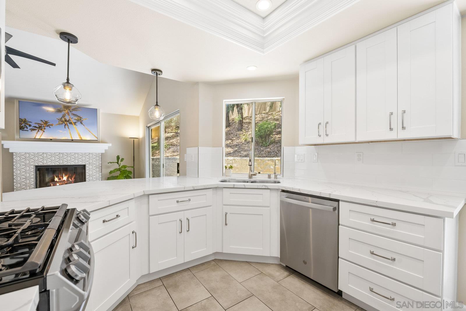 Detail Gallery Image 9 of 34 For 11781  Caminito De Las Missiones, San Diego,  CA 92128 - 3 Beds | 2/1 Baths