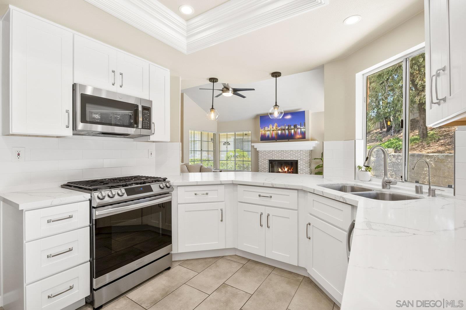 Detail Gallery Image 10 of 34 For 11781  Caminito De Las Missiones, San Diego,  CA 92128 - 3 Beds | 2/1 Baths