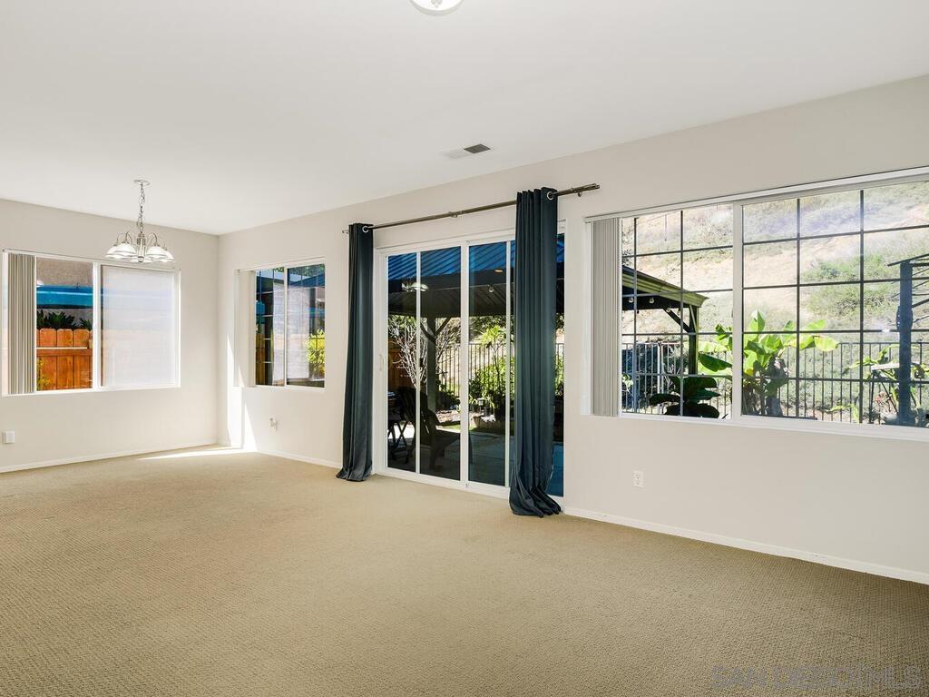 Detail Gallery Image 12 of 35 For 460  Chardonnay Court, San Marcos,  CA 92069 - 4 Beds | 2/1 Baths