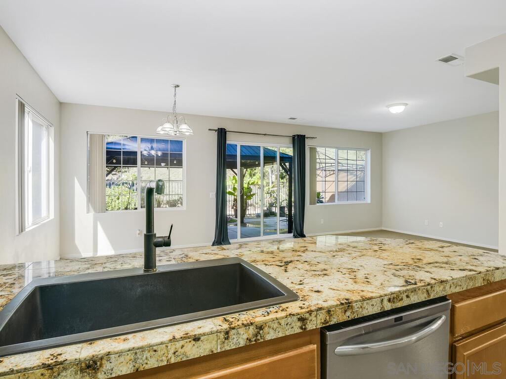 Detail Gallery Image 8 of 35 For 460  Chardonnay Court, San Marcos,  CA 92069 - 4 Beds | 2/1 Baths