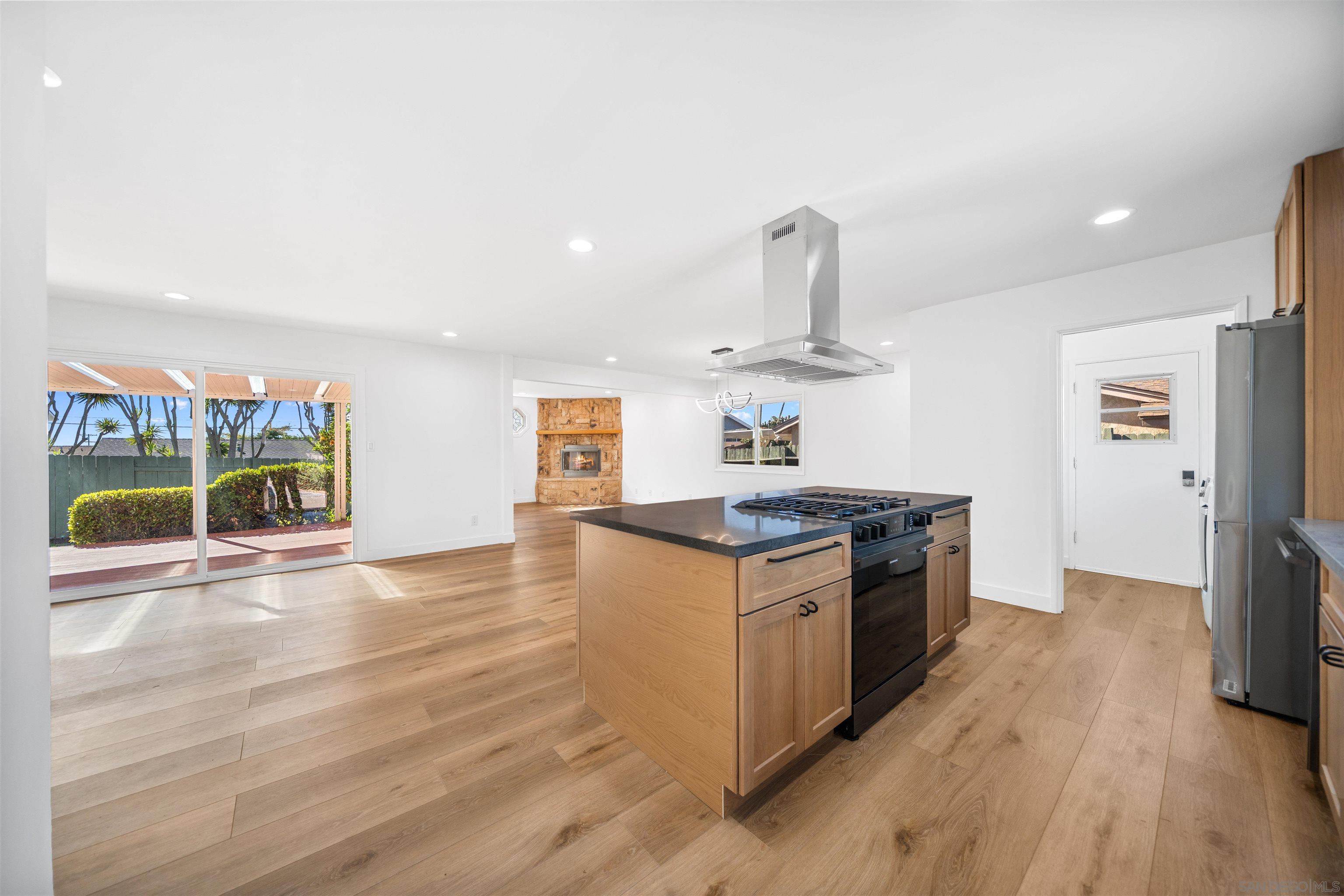 Detail Gallery Image 3 of 46 For 5017  Mount Gaywas Dr, San Diego,  CA 92117 - 4 Beds | 2 Baths