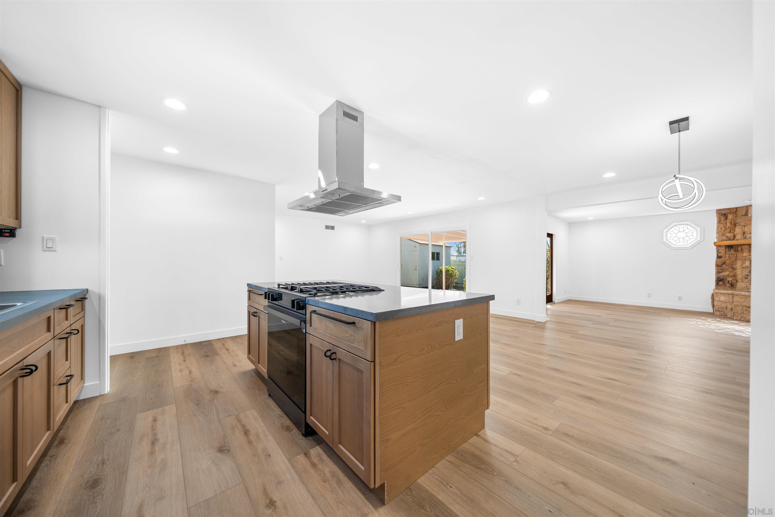 Detail Gallery Image 4 of 46 For 5017  Mount Gaywas Dr, San Diego,  CA 92117 - 4 Beds | 2 Baths