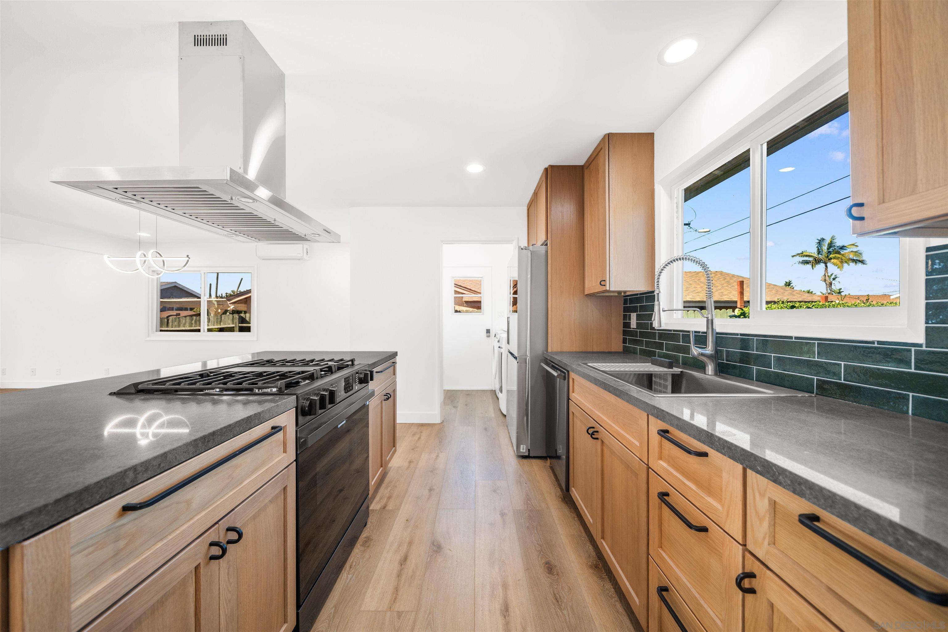 Detail Gallery Image 5 of 46 For 5017  Mount Gaywas Dr, San Diego,  CA 92117 - 4 Beds | 2 Baths