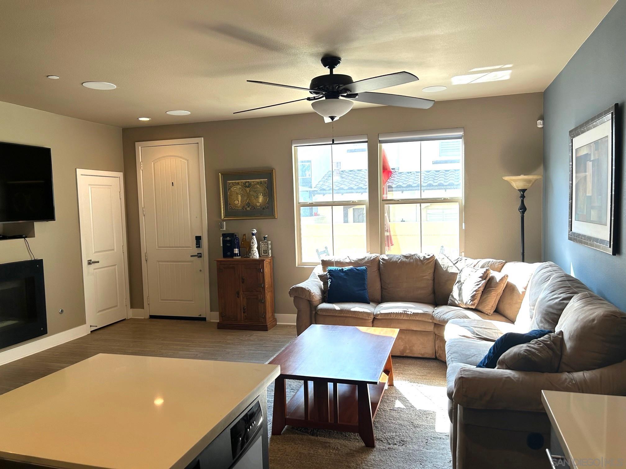 Detail Gallery Image 3 of 28 For 1670  Fairlead Ave, Carlsbad,  CA 92011 - 3 Beds | 2/1 Baths