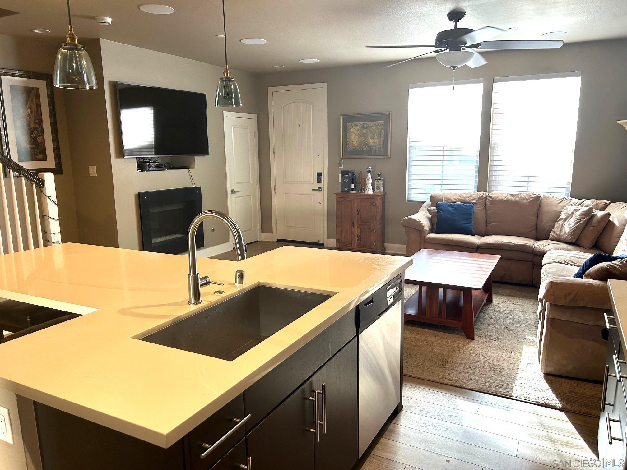 Detail Gallery Image 4 of 28 For 1670  Fairlead Ave, Carlsbad,  CA 92011 - 3 Beds | 2/1 Baths