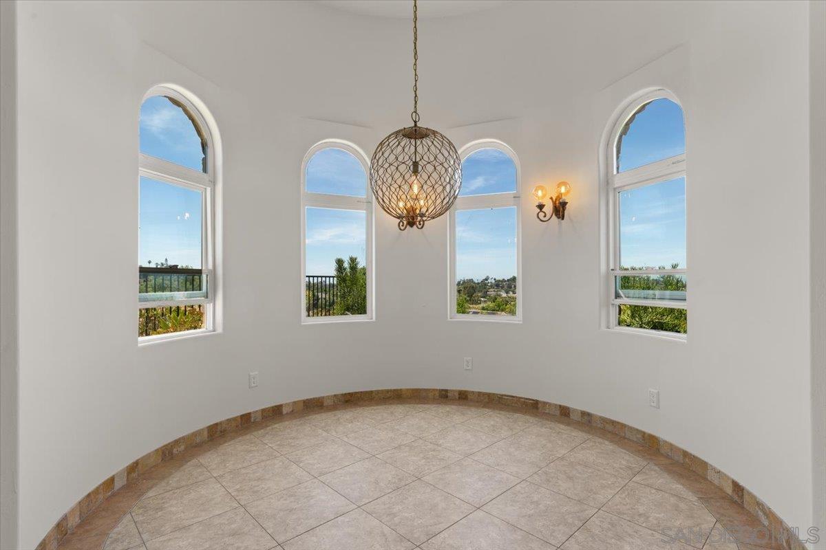 Detail Gallery Image 11 of 49 For 2342  Carioca Pl, Vista,  CA 92084 - 6 Beds | 4/2 Baths