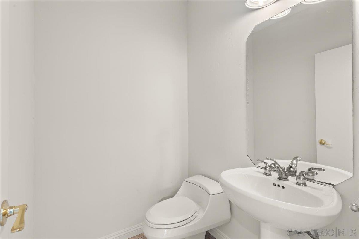 Detail Gallery Image 13 of 49 For 2342  Carioca Pl, Vista,  CA 92084 - 6 Beds | 4/2 Baths