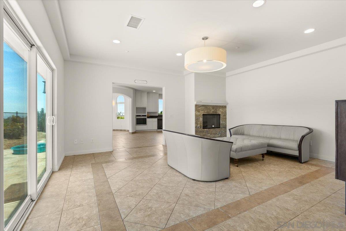 Detail Gallery Image 14 of 49 For 2342  Carioca Pl, Vista,  CA 92084 - 6 Beds | 4/2 Baths