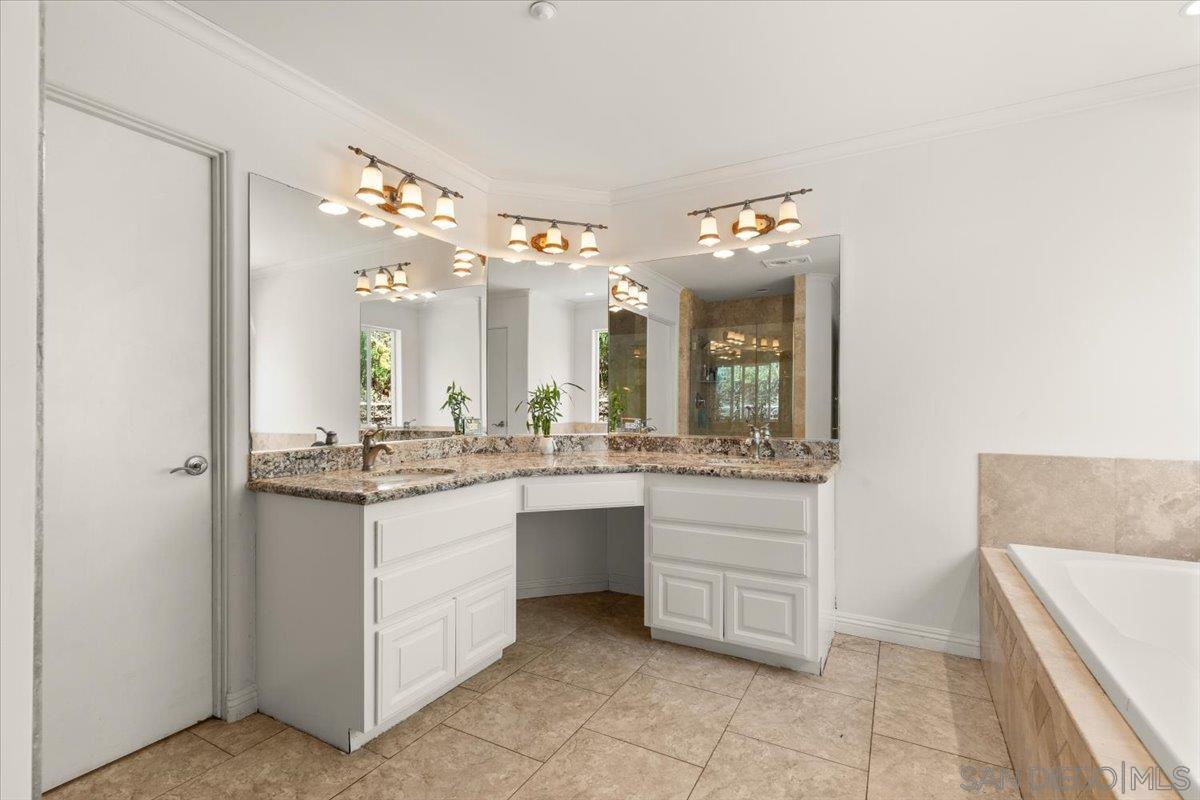 Detail Gallery Image 19 of 49 For 2342  Carioca Pl, Vista,  CA 92084 - 6 Beds | 4/2 Baths