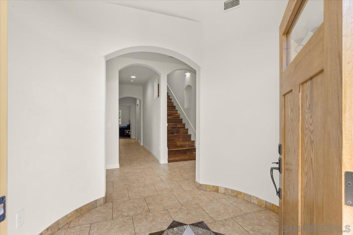 Detail Gallery Image 3 of 49 For 2342  Carioca Pl, Vista,  CA 92084 - 6 Beds | 4/2 Baths