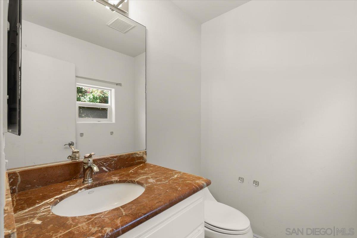 Detail Gallery Image 21 of 49 For 2342  Carioca Pl, Vista,  CA 92084 - 6 Beds | 4/2 Baths