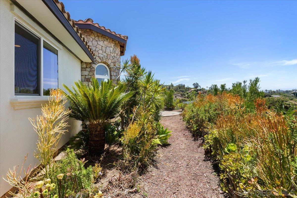 Detail Gallery Image 34 of 49 For 2342  Carioca Pl, Vista,  CA 92084 - 6 Beds | 4/2 Baths