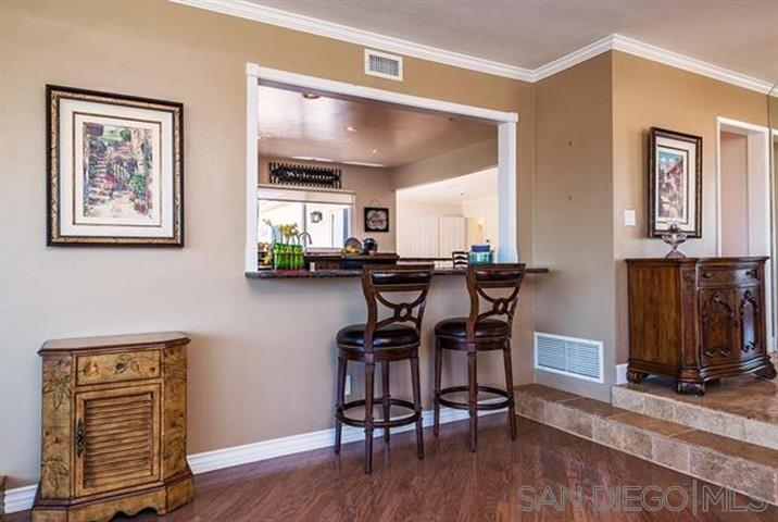 Detail Gallery Image 12 of 39 For 5512  Candlelight Dr, La Jolla,  CA 92037 - 4 Beds | 3 Baths