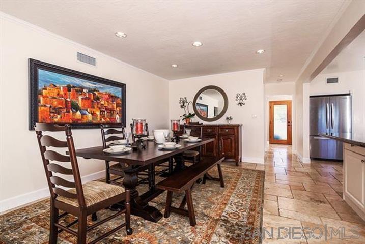 Detail Gallery Image 15 of 39 For 5512  Candlelight Dr, La Jolla,  CA 92037 - 4 Beds | 3 Baths