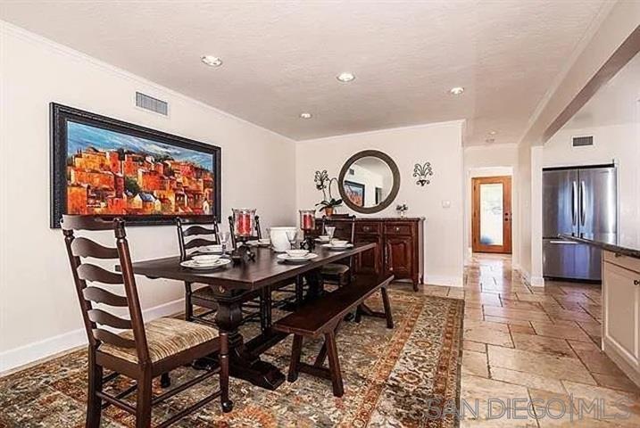 Detail Gallery Image 4 of 39 For 5512  Candlelight Dr, La Jolla,  CA 92037 - 4 Beds | 3 Baths