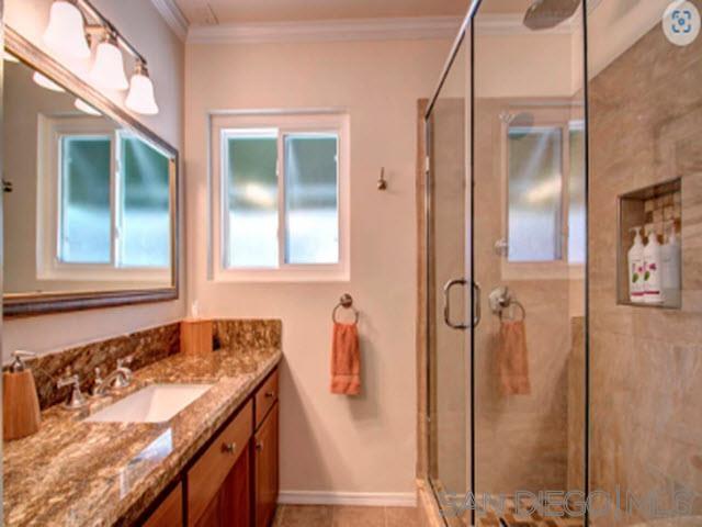 Detail Gallery Image 7 of 39 For 5512  Candlelight Dr, La Jolla,  CA 92037 - 4 Beds | 3 Baths