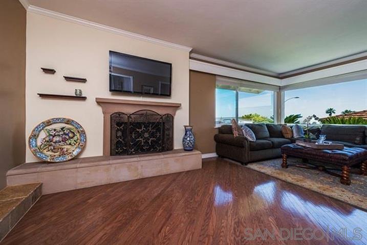 Detail Gallery Image 10 of 39 For 5512  Candlelight Dr, La Jolla,  CA 92037 - 4 Beds | 3 Baths
