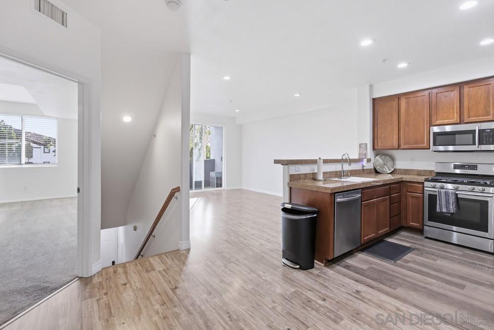 Front Image Thumbnail for SD250046341