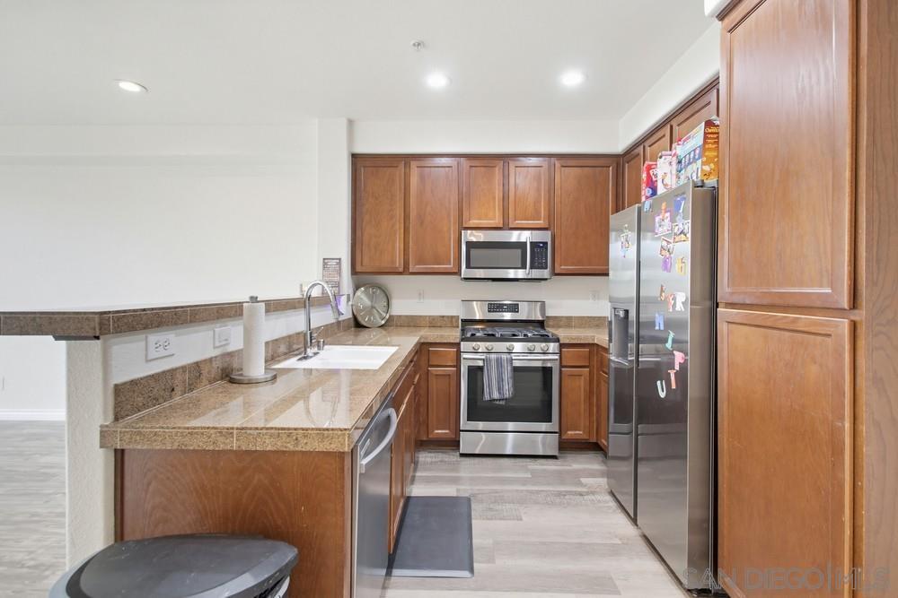 Detail Gallery Image 3 of 35 For 1760  E Palomar Street  122, Chula Vista,  CA 91913 - 2 Beds | 2/1 Baths