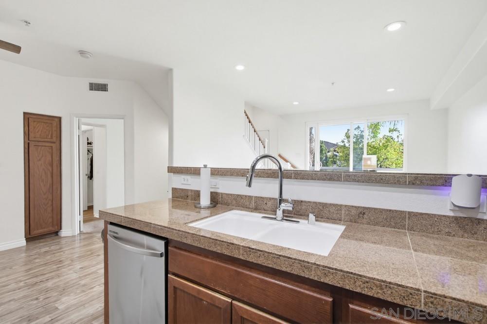 Detail Gallery Image 5 of 35 For 1760  E Palomar Street  122, Chula Vista,  CA 91913 - 2 Beds | 2/1 Baths