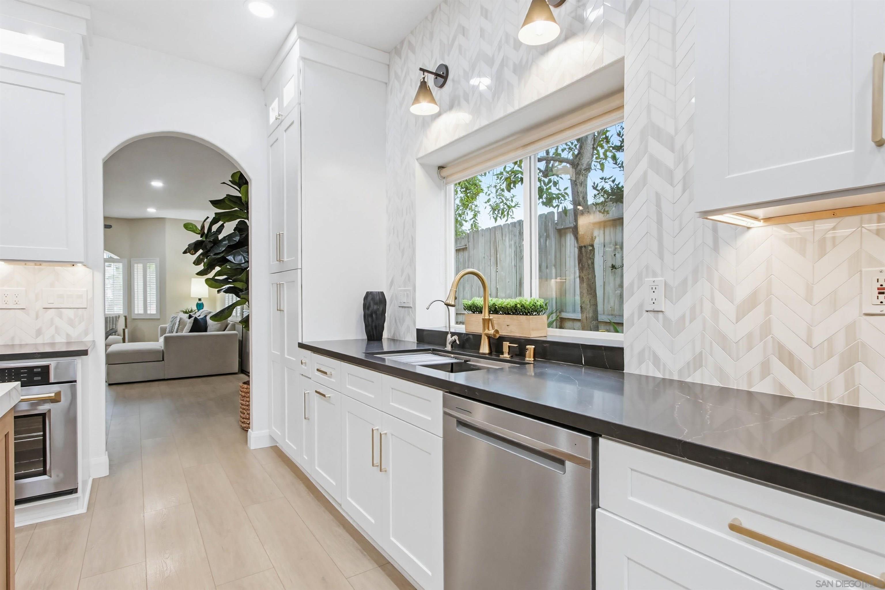 Detail Gallery Image 12 of 64 For 1748  Dancer Pl, Escondido,  CA 92026 - 4 Beds | 2/1 Baths