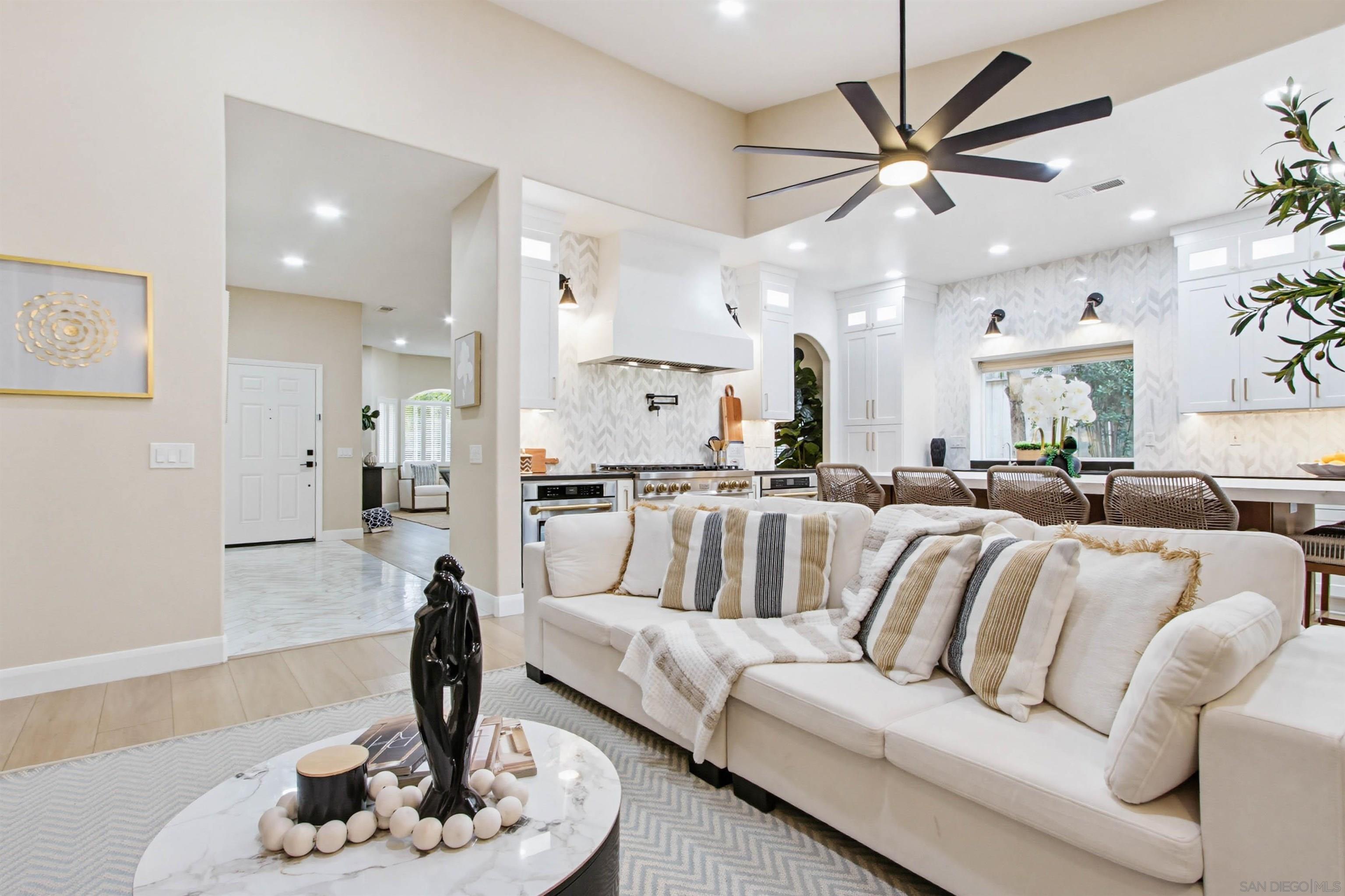 Detail Gallery Image 4 of 64 For 1748  Dancer Pl, Escondido,  CA 92026 - 4 Beds | 2/1 Baths