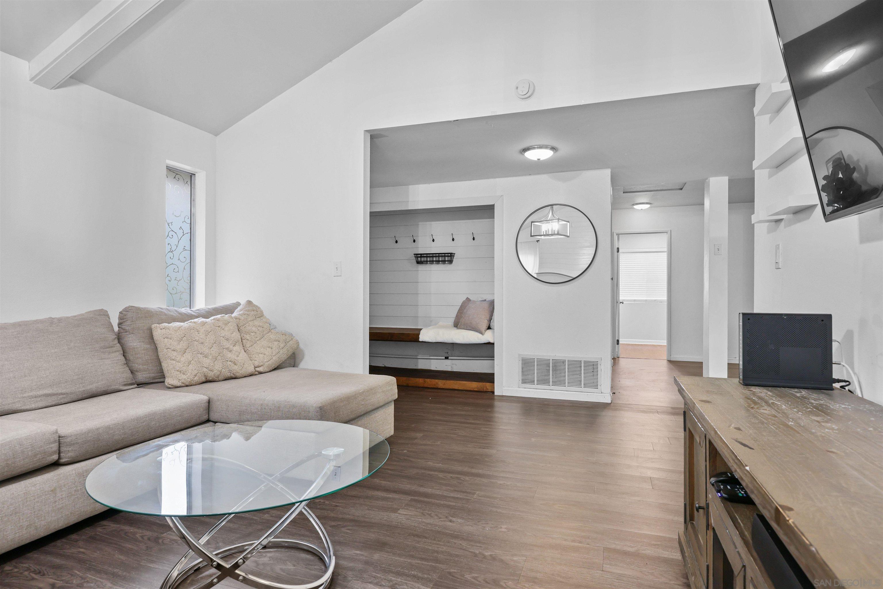 Detail Gallery Image 5 of 33 For 320 E Palommar Street, Chula Vista,  CA 91911 - 4 Beds | 2 Baths