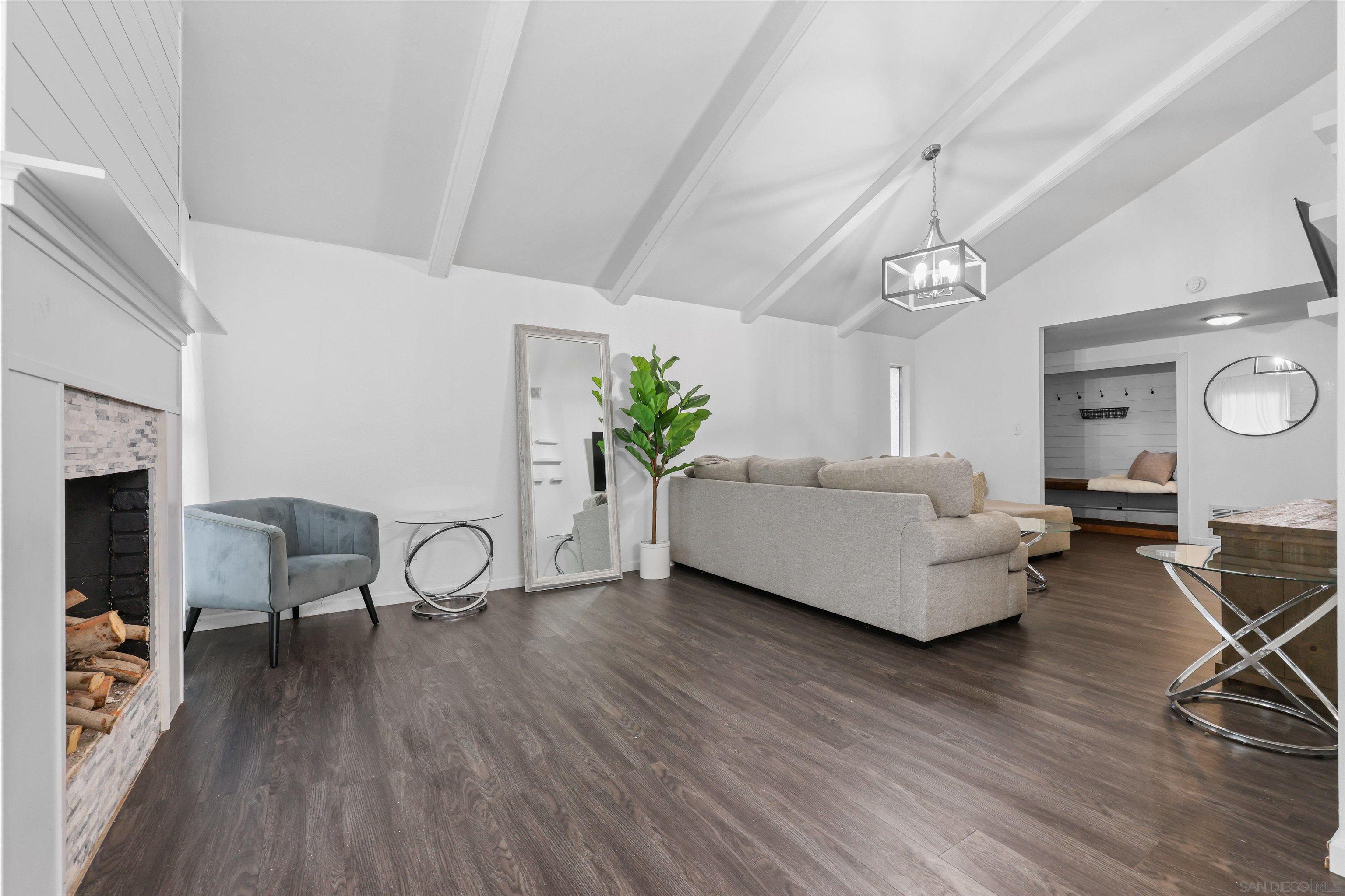 Detail Gallery Image 9 of 33 For 320 E Palommar Street, Chula Vista,  CA 91911 - 4 Beds | 2 Baths