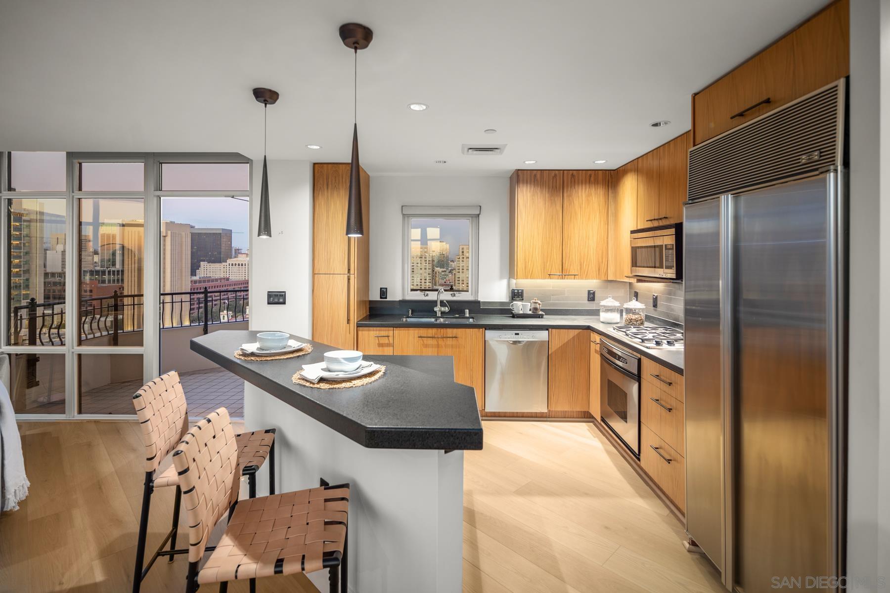 Detail Gallery Image 12 of 39 For 700 W Harbor Dr  2101, San Diego,  CA 92101 - 2 Beds | 1/1 Baths