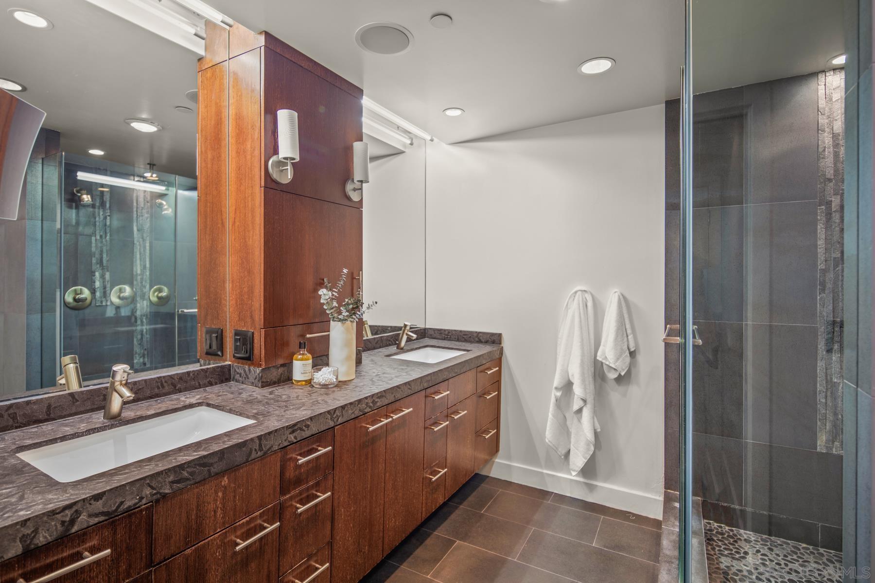 Detail Gallery Image 33 of 39 For 700 W Harbor Dr  2101, San Diego,  CA 92101 - 2 Beds | 1/1 Baths