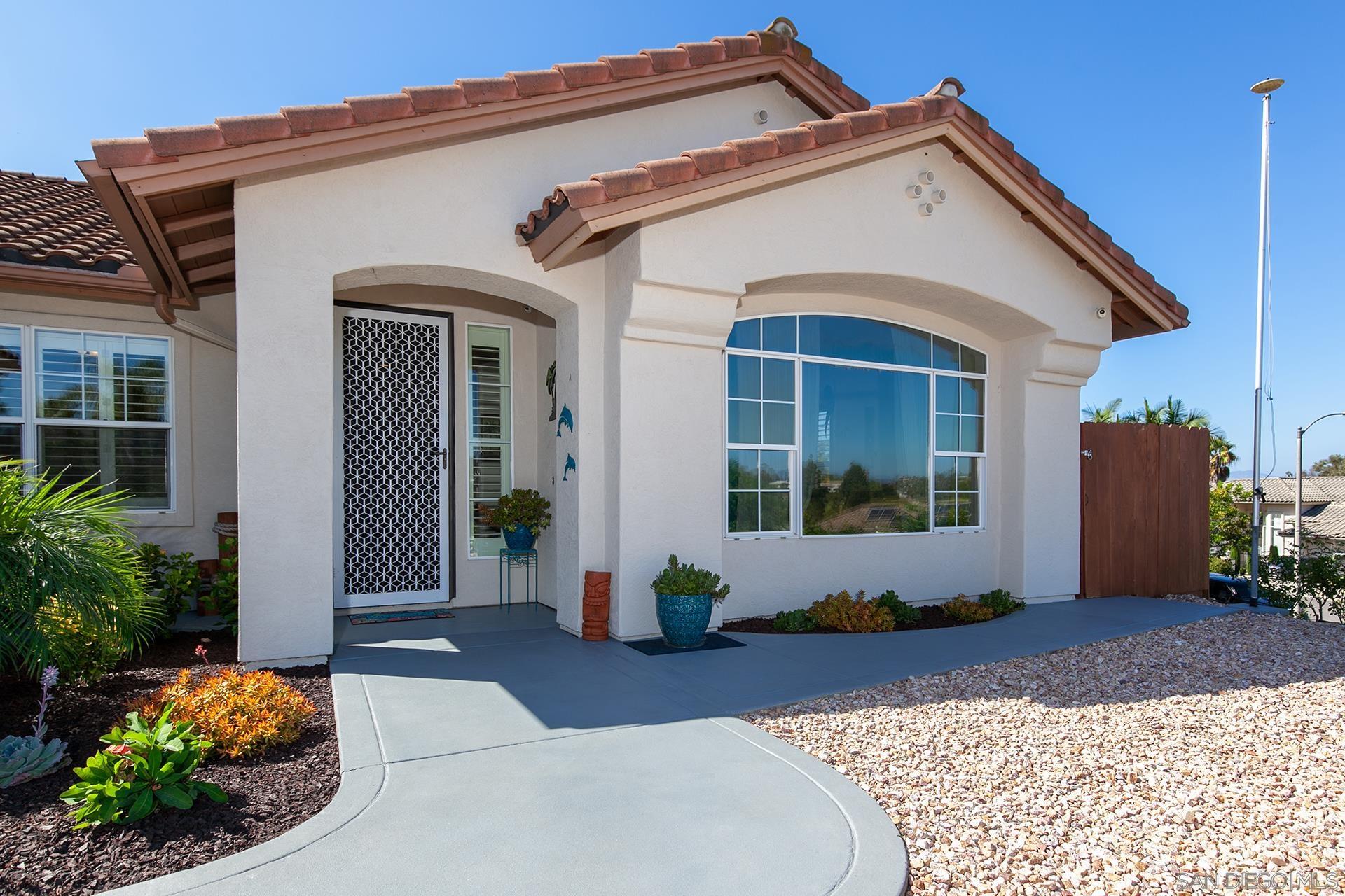 Detail Gallery Image 14 of 28 For 1935  Cresthaven Dr, Vista,  CA 92084 - 4 Beds | 3 Baths