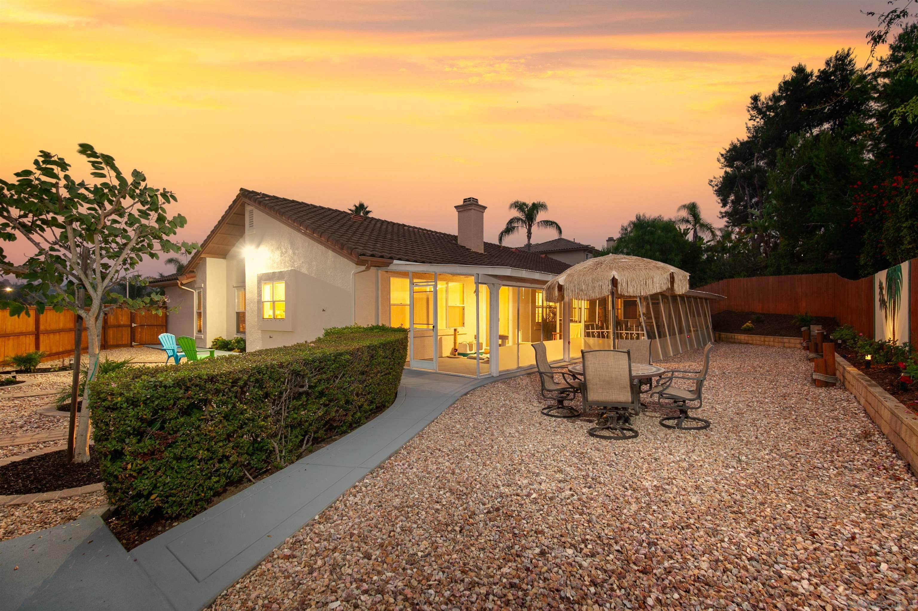 Detail Gallery Image 16 of 29 For 1935  Cresthaven Dr, Vista,  CA 92084 - 4 Beds | 3 Baths