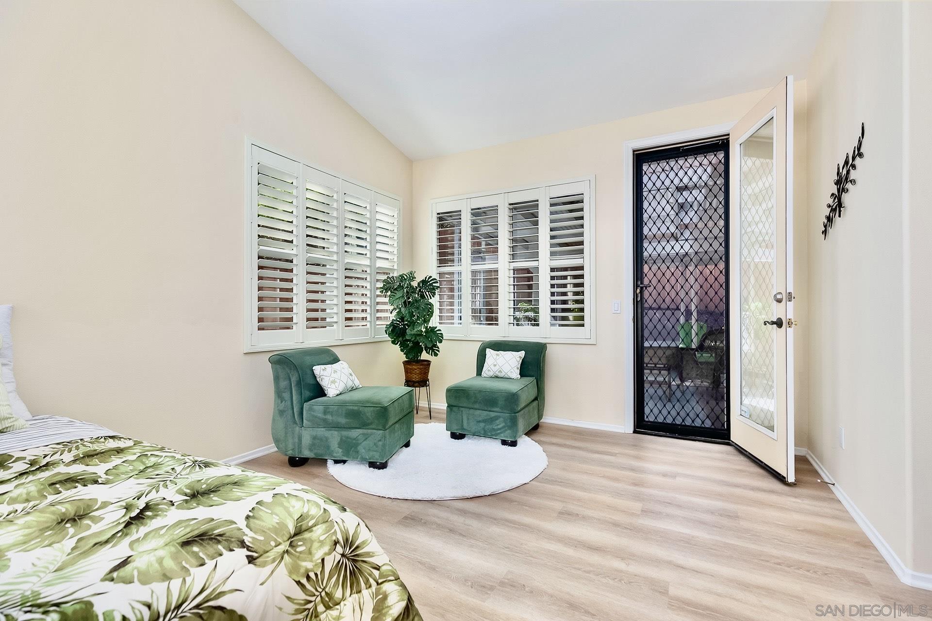 Detail Gallery Image 16 of 28 For 1935  Cresthaven Dr, Vista,  CA 92084 - 4 Beds | 3 Baths