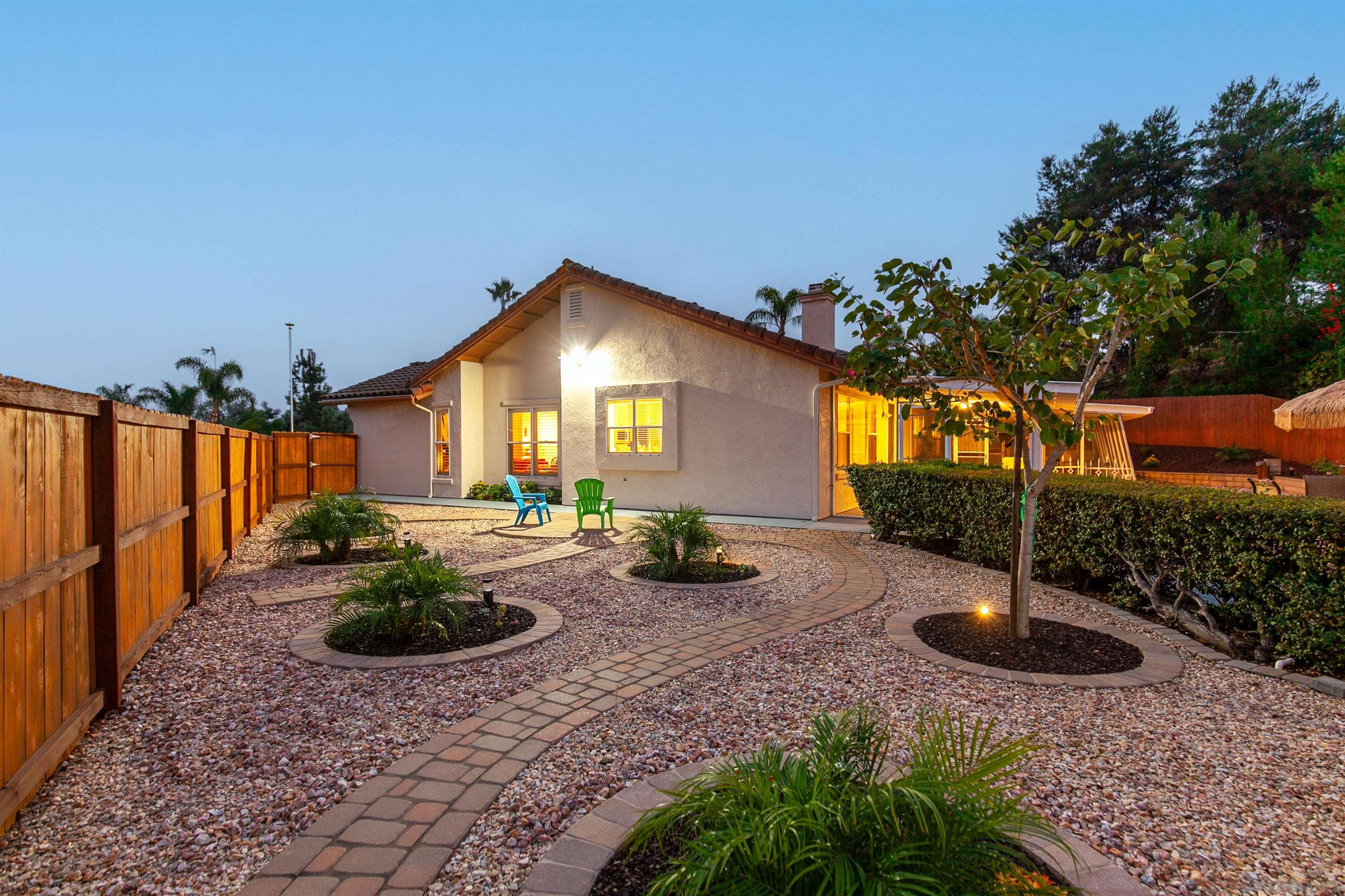 Detail Gallery Image 19 of 29 For 1935  Cresthaven Dr, Vista,  CA 92084 - 4 Beds | 3 Baths