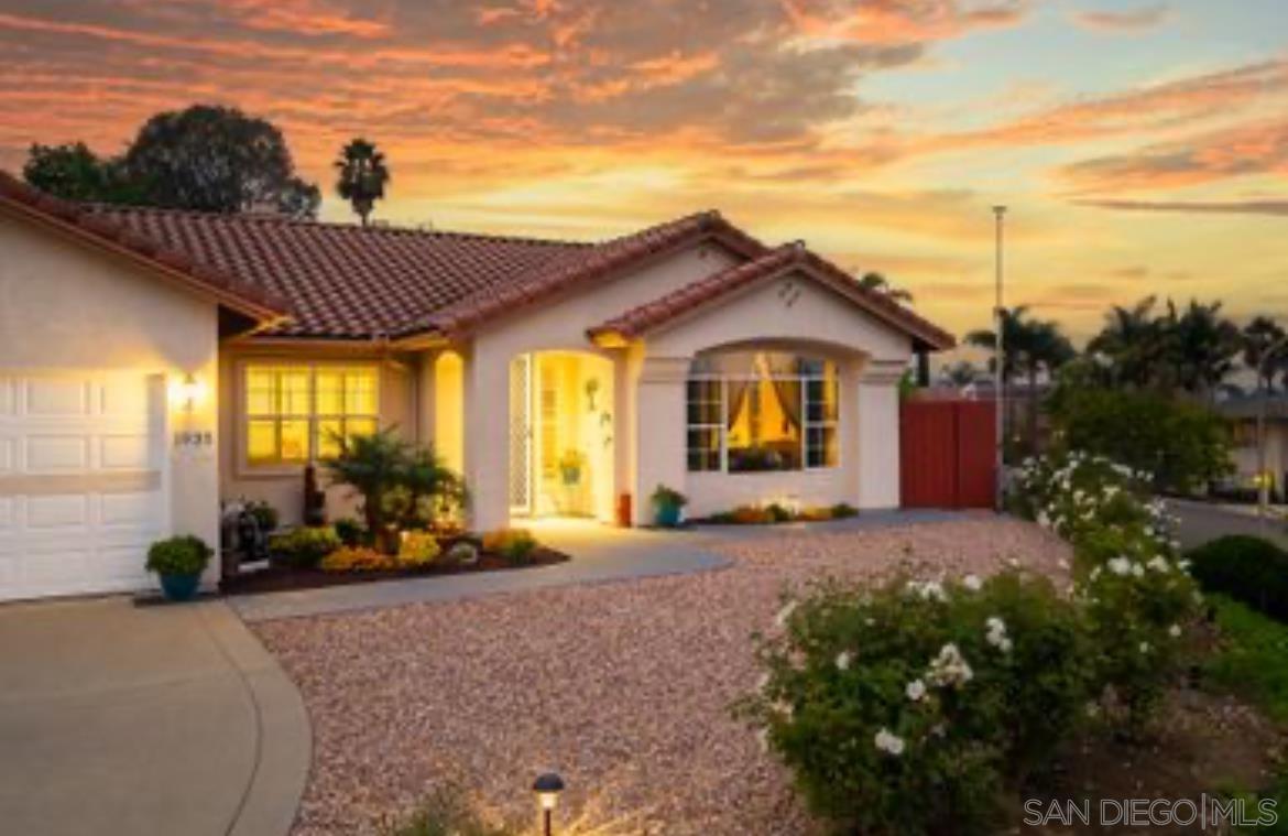 Detail Gallery Image 5 of 28 For 1935  Cresthaven Dr, Vista,  CA 92084 - 4 Beds | 3 Baths