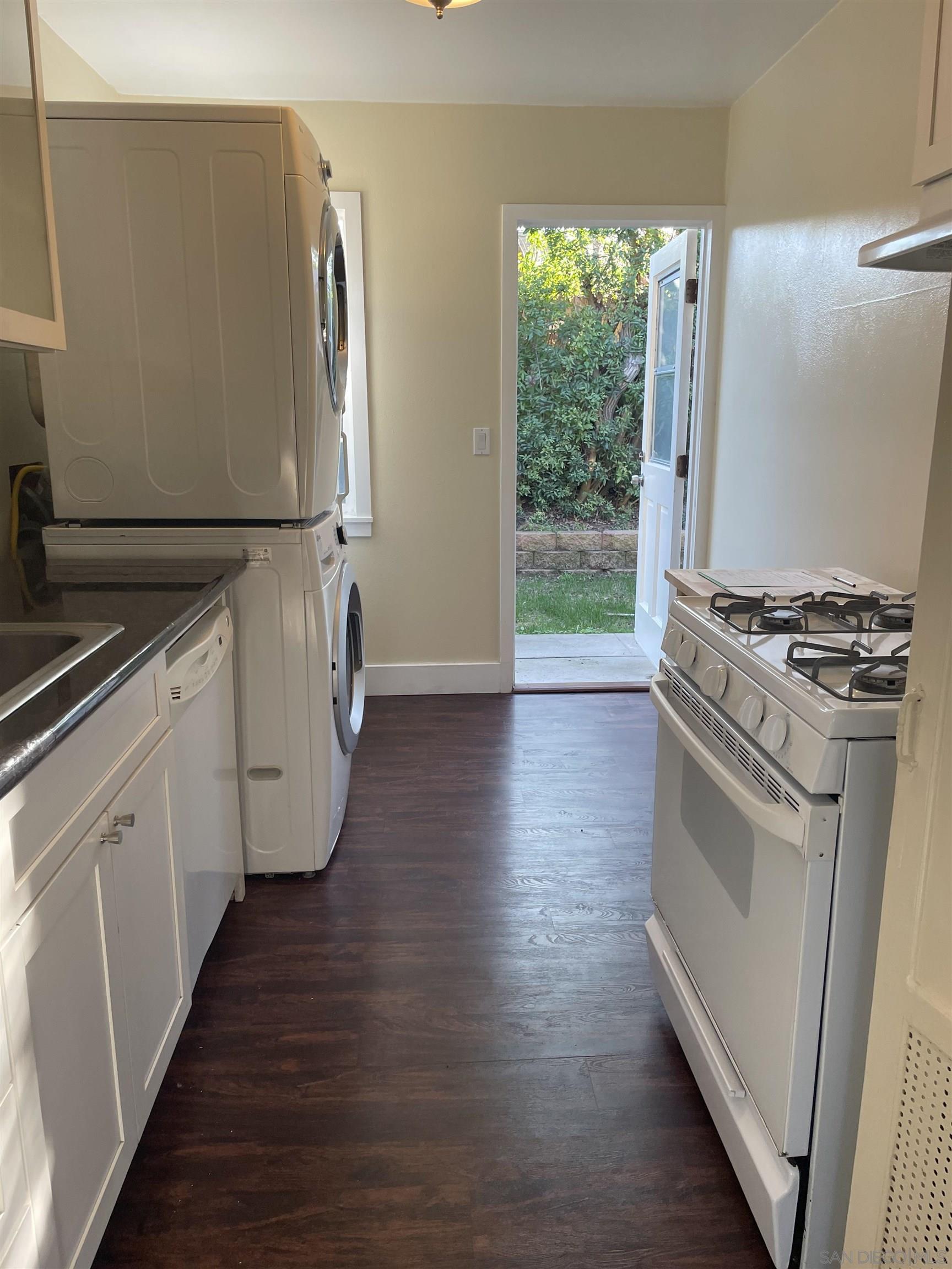 Detail Gallery Image 12 of 24 For 4985-89  Narragansett Ave, San Diego,  CA 92107 - – Beds | – Baths