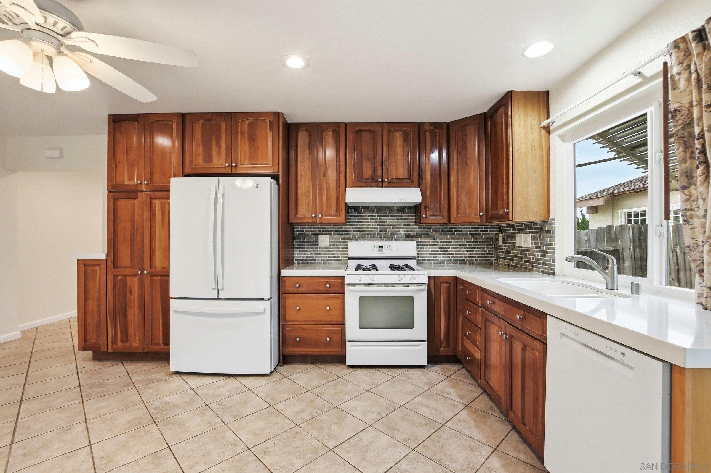 Detail Gallery Image 11 of 31 For 10856  Parkdale Ave, San Diego,  CA 92126 - 3 Beds | 2 Baths