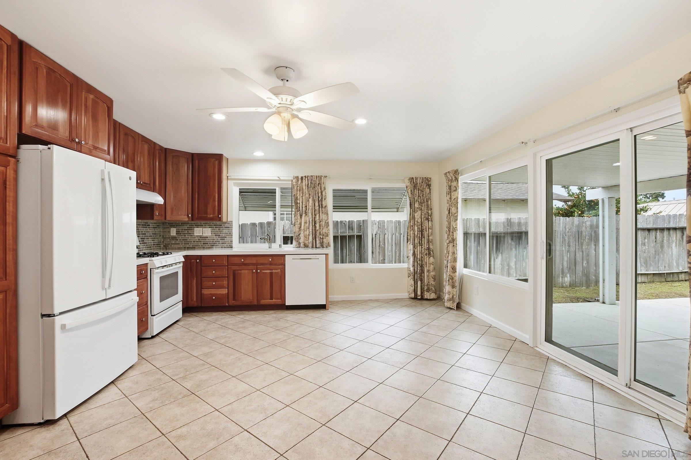 Detail Gallery Image 14 of 31 For 10856  Parkdale Ave, San Diego,  CA 92126 - 3 Beds | 2 Baths