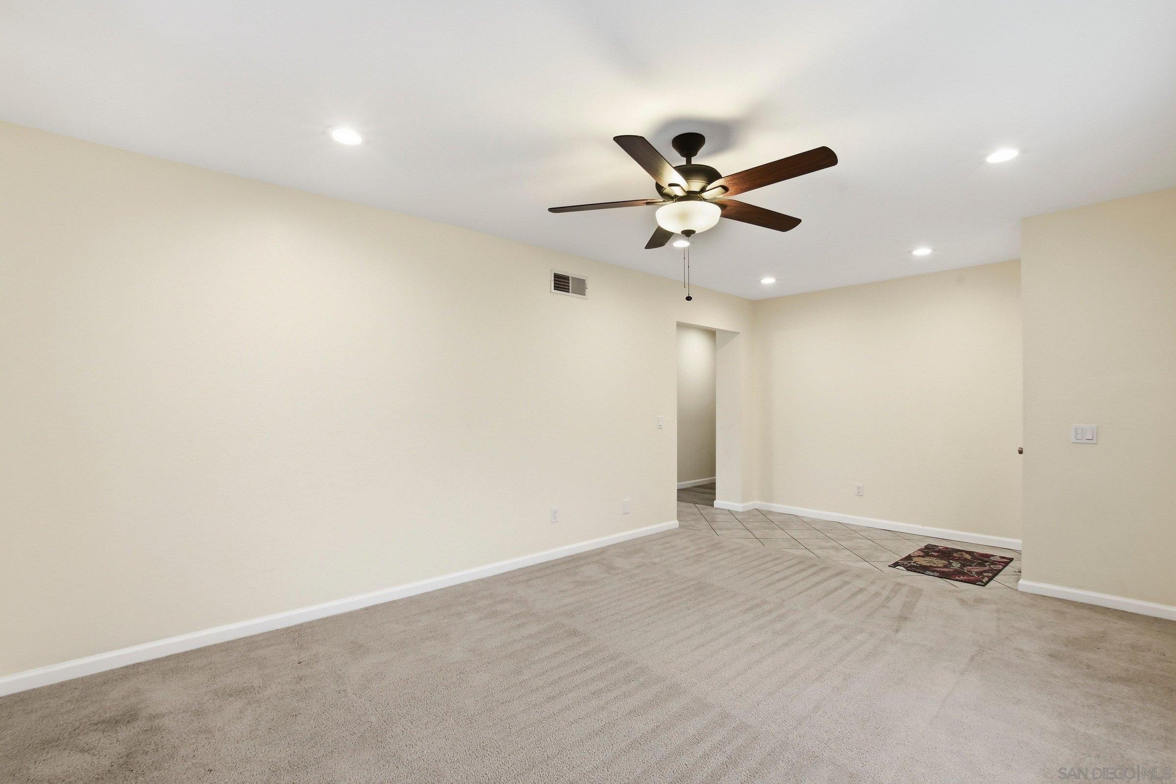 Detail Gallery Image 5 of 31 For 10856  Parkdale Ave, San Diego,  CA 92126 - 3 Beds | 2 Baths