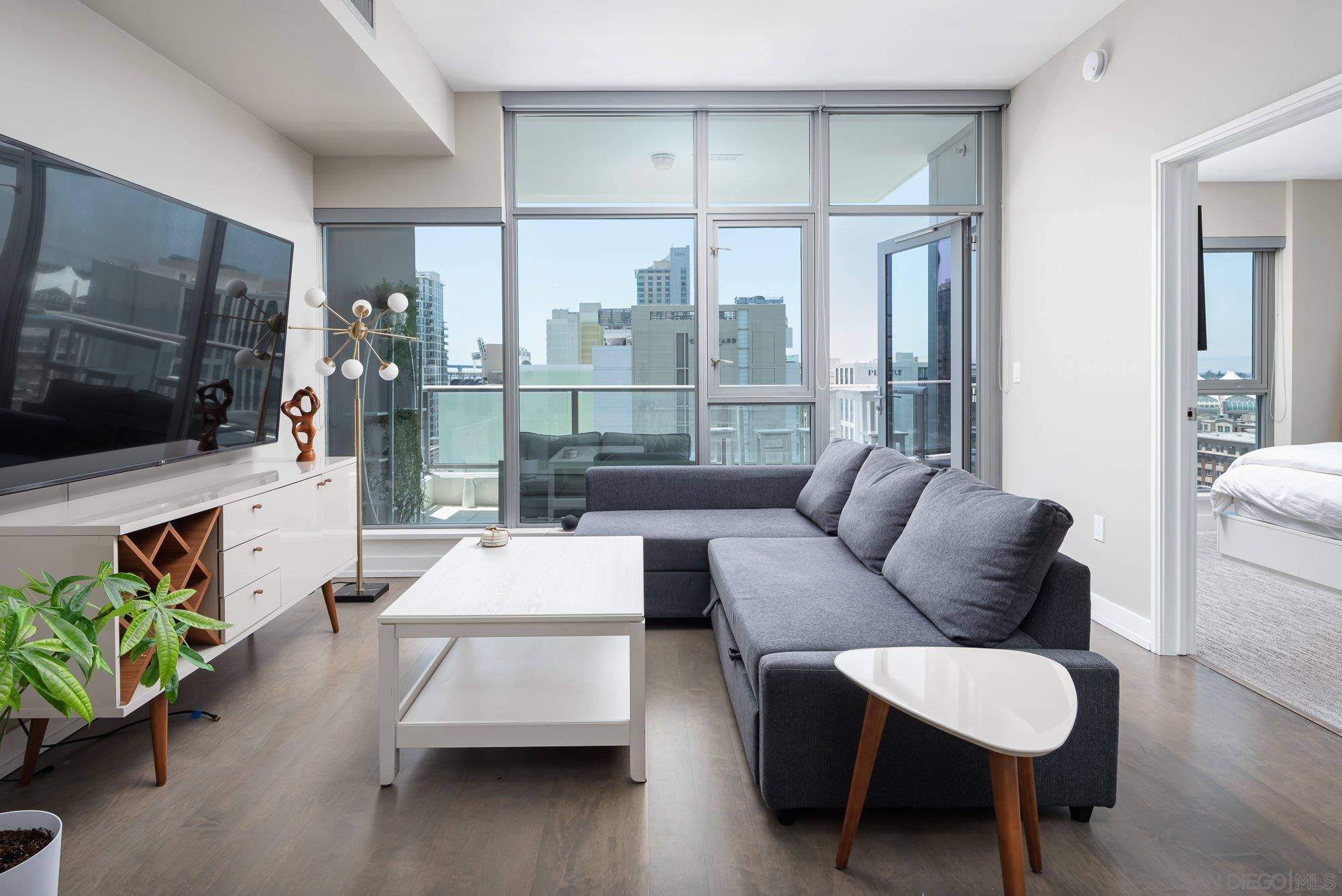 Detail Gallery Image 2 of 23 For 575  6th Ave  1007, San Diego,  CA 92101 - 1 Beds | 1 Baths