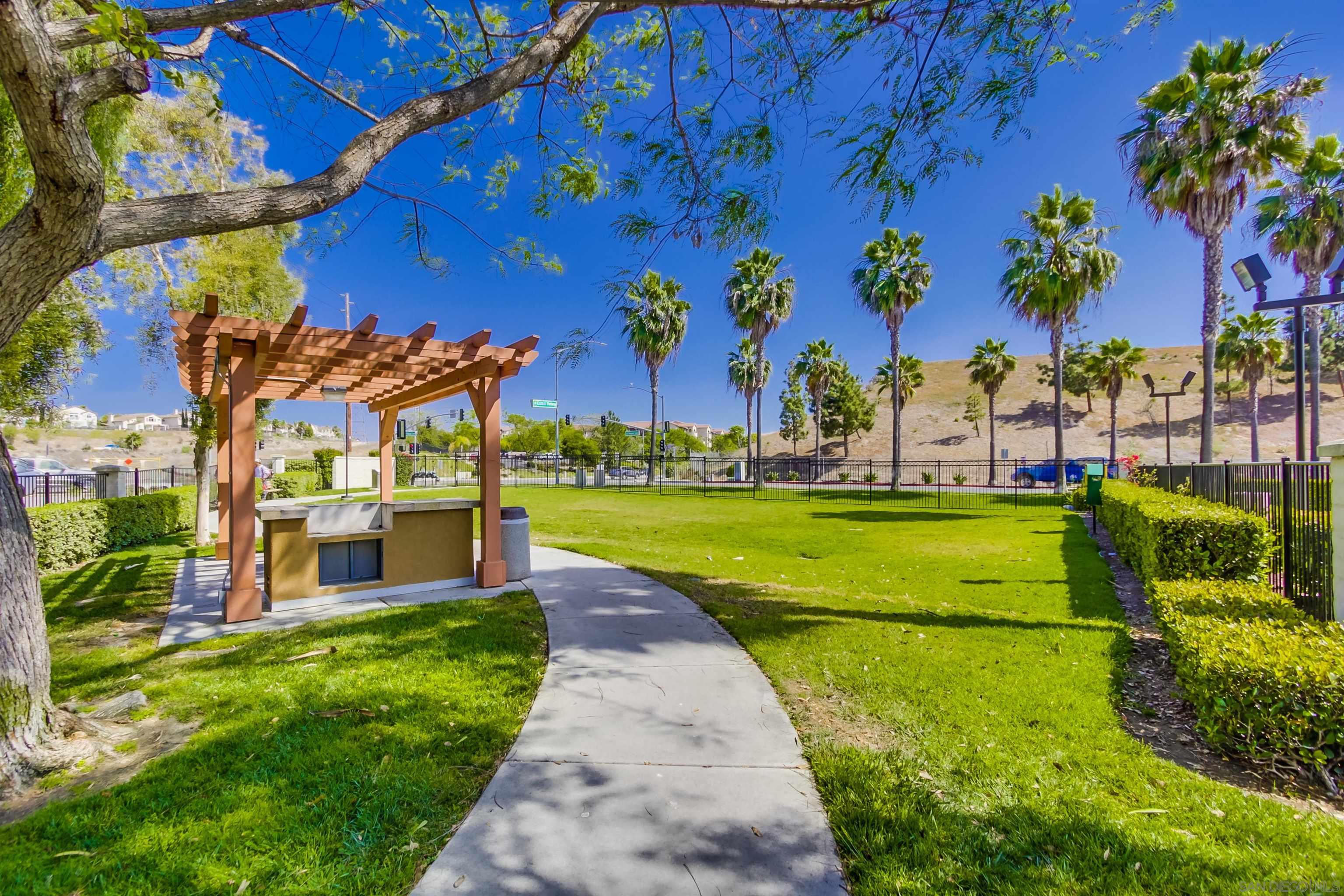 Detail Gallery Image 2 of 37 For 1201  Trapani  4, Chula Vista,  CA 91915 - 3 Beds | 2/1 Baths