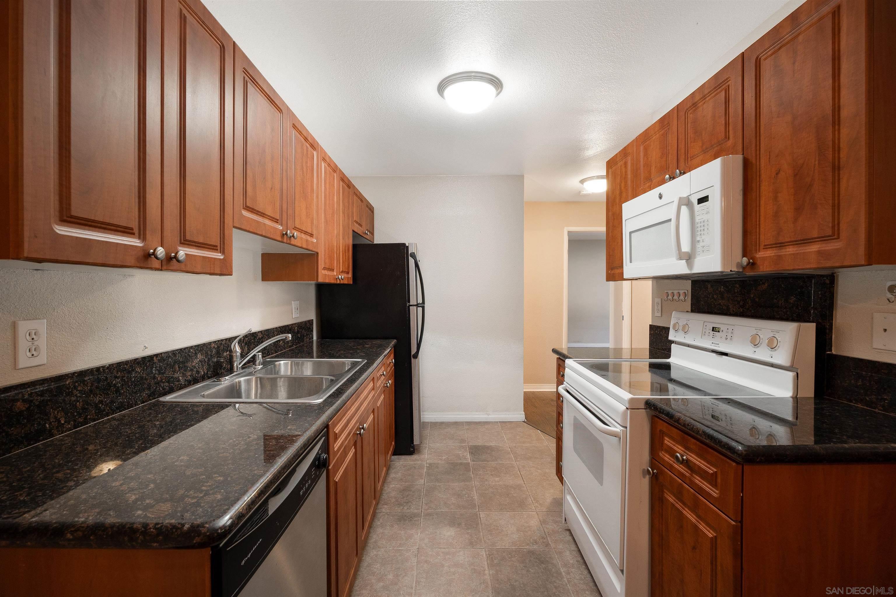 Detail Gallery Image 5 of 17 For 2970  Alta View Dr  #G102,  San Diego,  CA 92139 - 2 Beds | 2 Baths