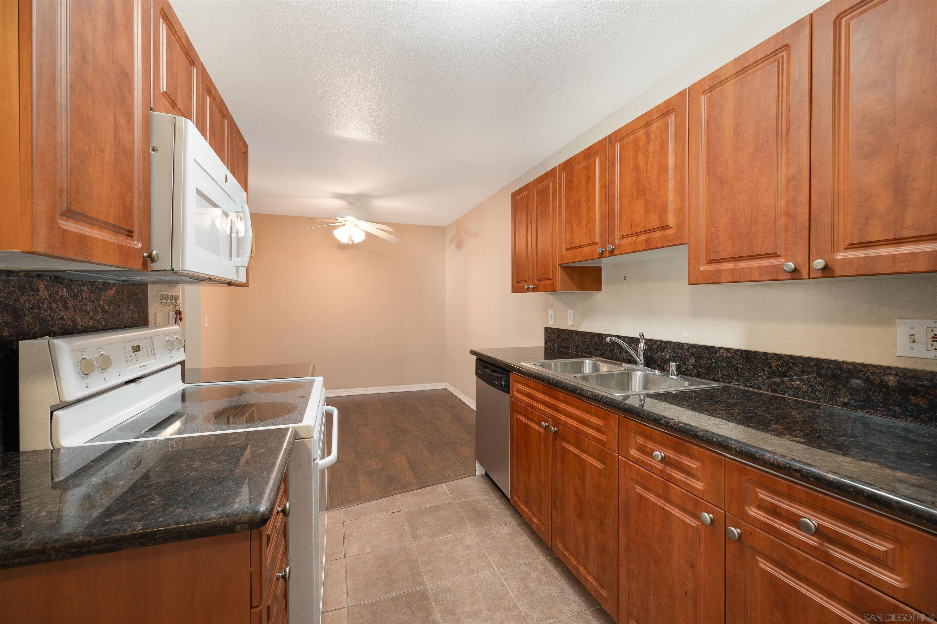 Detail Gallery Image 6 of 17 For 2970  Alta View Dr  #G102,  San Diego,  CA 92139 - 2 Beds | 2 Baths