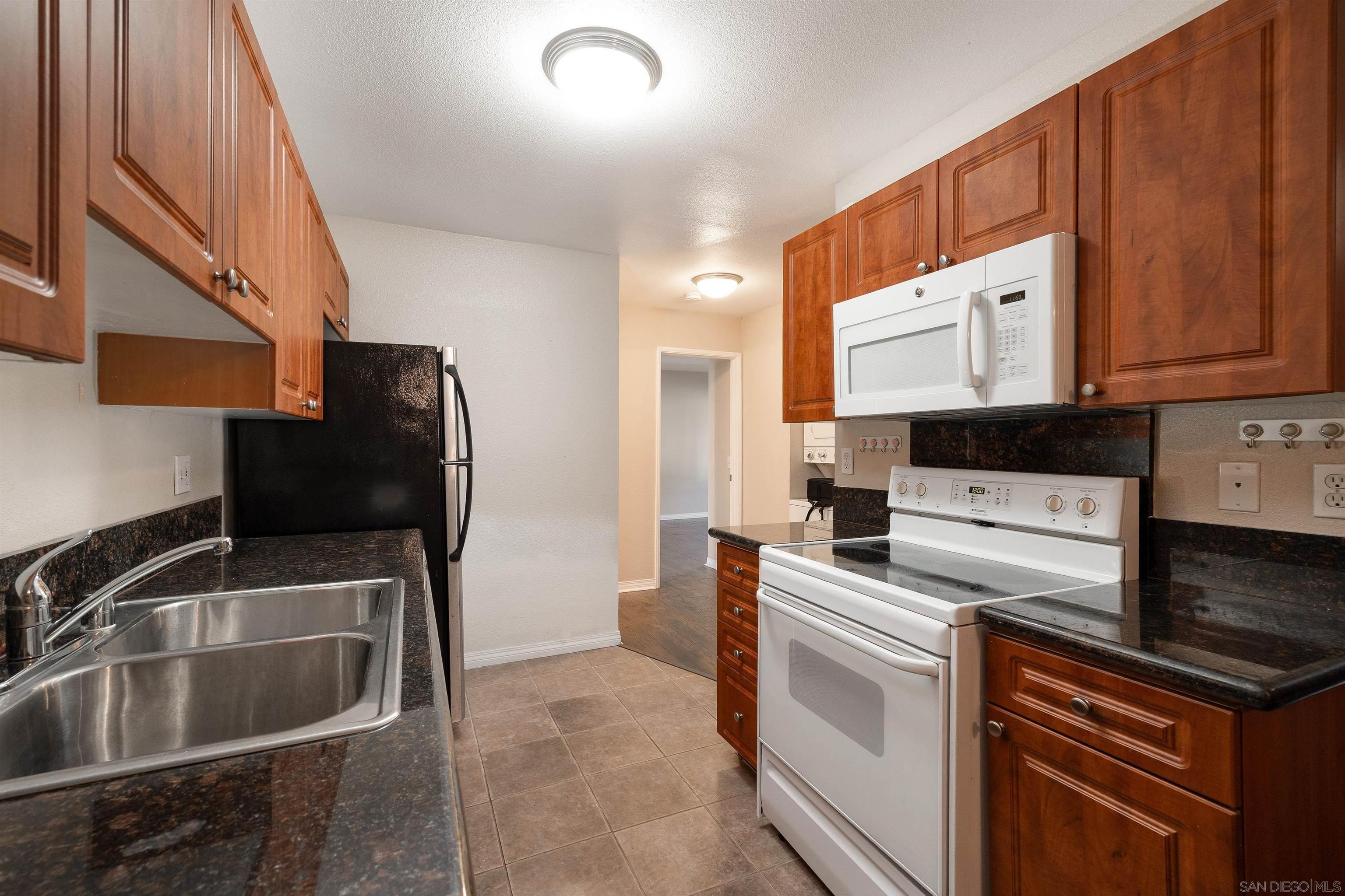 Detail Gallery Image 7 of 17 For 2970  Alta View Dr  #G102,  San Diego,  CA 92139 - 2 Beds | 2 Baths