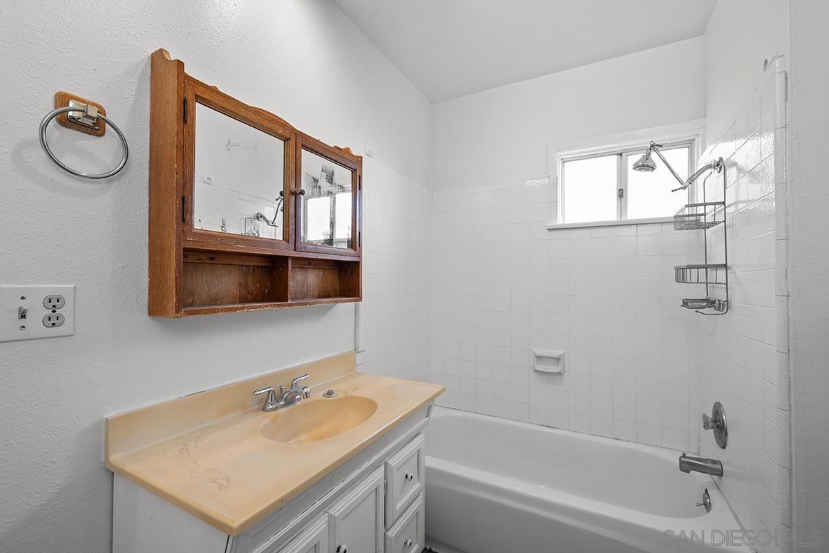 Detail Gallery Image 26 of 54 For 812  H Ave, Coronado,  CA 92118 - 4 Beds | 2 Baths