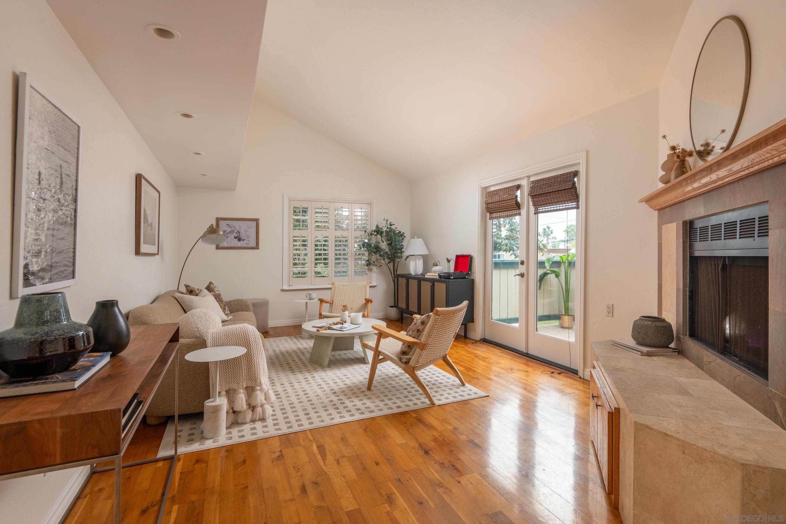 Front Image Thumbnail for SD250046361