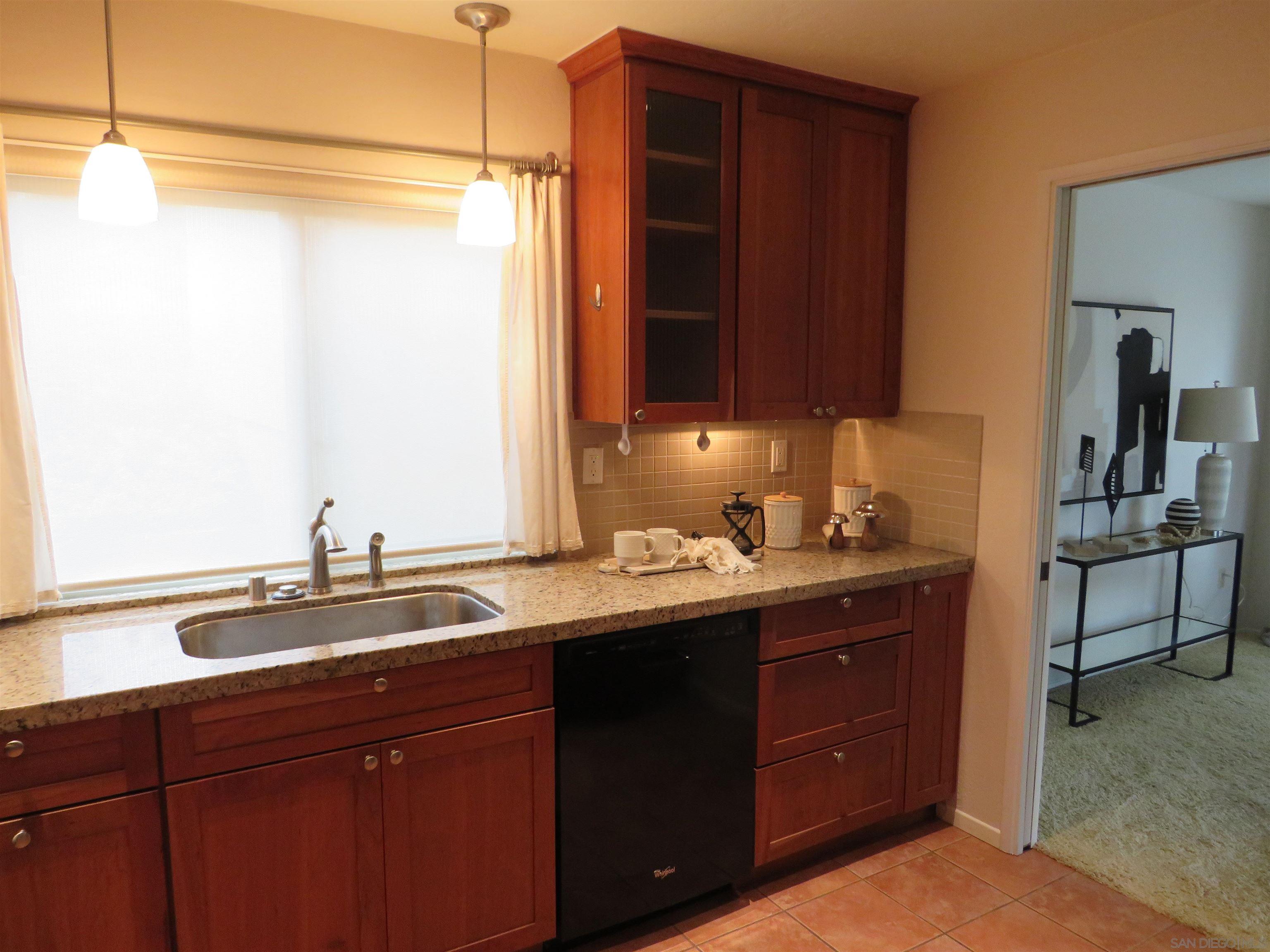 Detail Gallery Image 4 of 38 For 17461  Plaza Otonal, San Diego,  CA 92128 - 3 Beds | 2 Baths