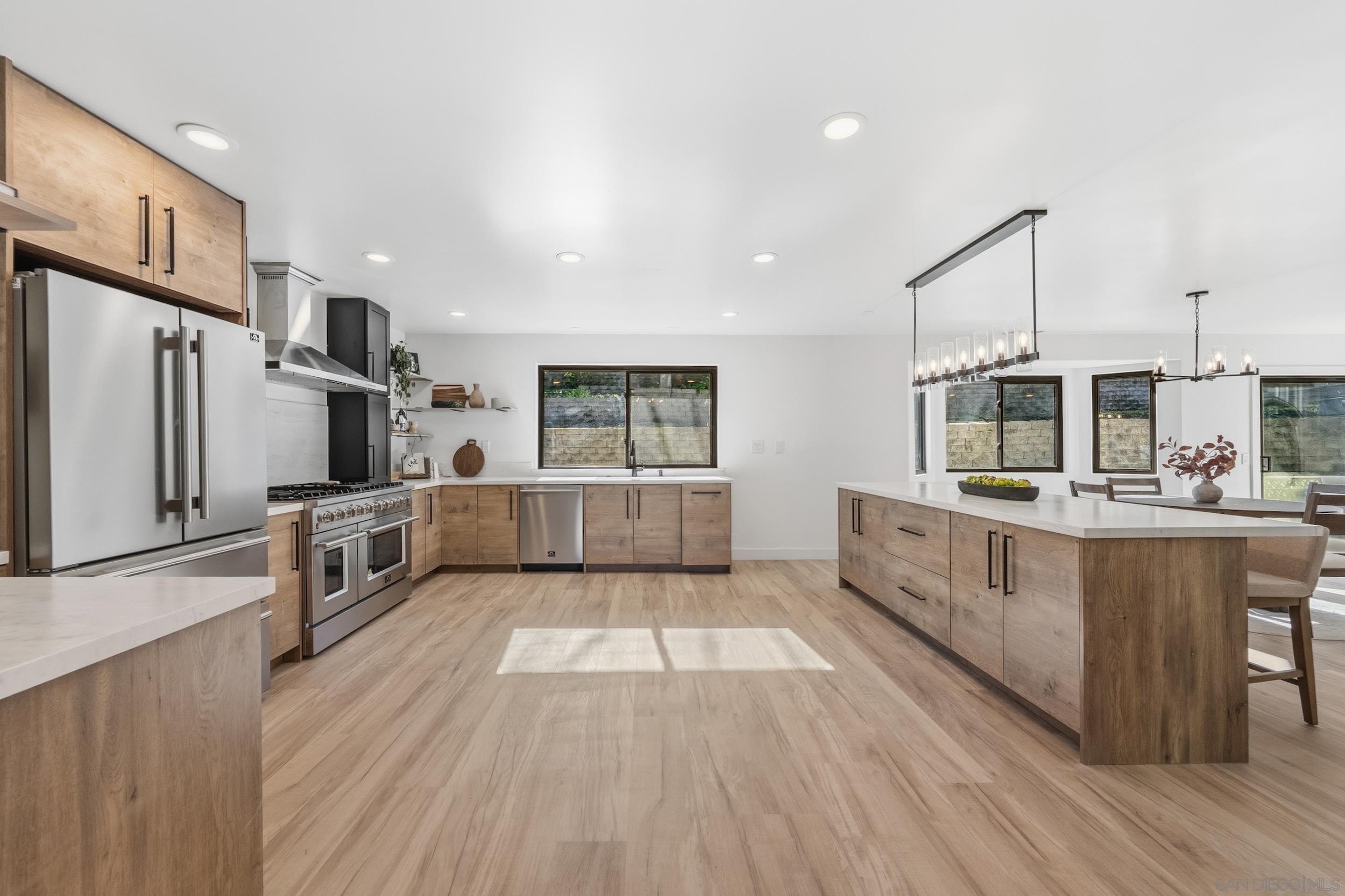 Detail Gallery Image 11 of 61 For 1544  La Vine Ln, Vista,  CA 92084 - 5 Beds | 3 Baths