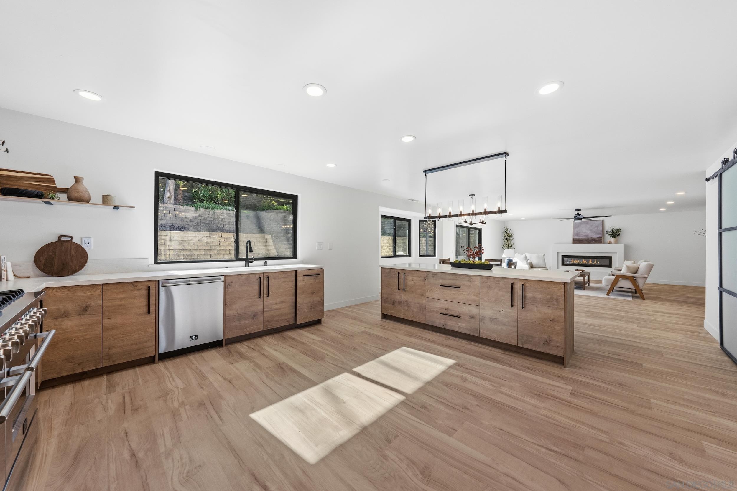 Detail Gallery Image 12 of 61 For 1544  La Vine Ln, Vista,  CA 92084 - 5 Beds | 3 Baths